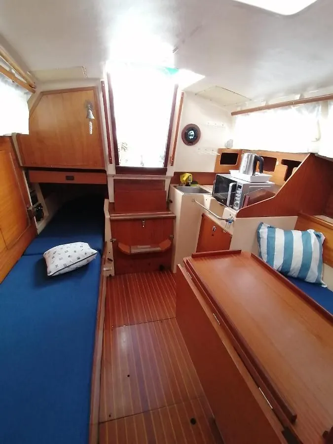Cozy Sailboat In Barcelona!! No Showers Sant Adria de Besos Botel