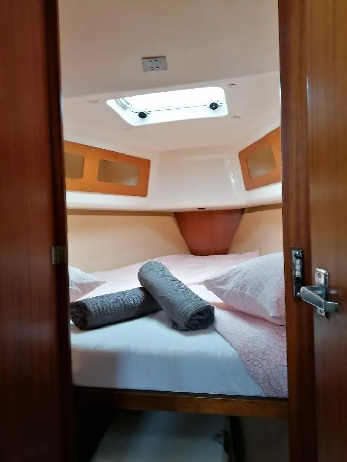 Cozy Sailboat In Barcelona!! No Showers Sant Adria de Besos Botel